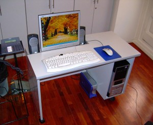 Mesa con ruedas para ordenador