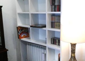 Estanterías blancas